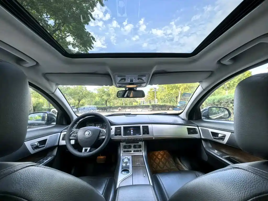 Jaguar XF — миниатюра 9