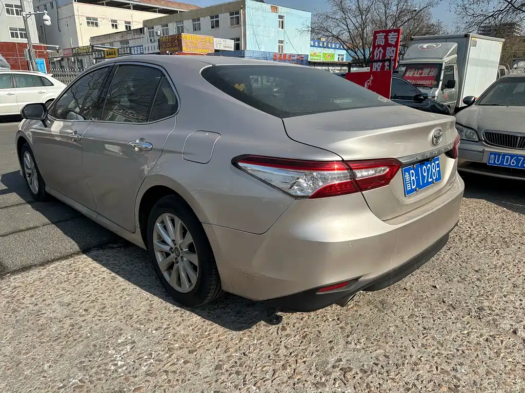 TOYOTA CAMRY