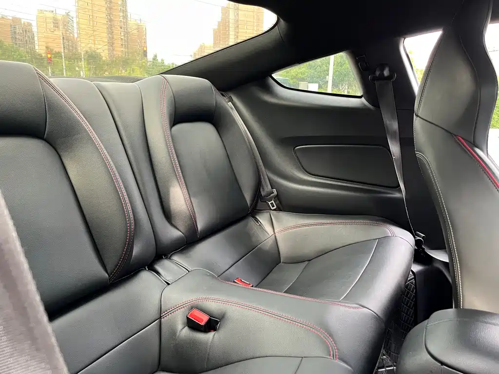 Ford Mustang — миниатюра 13