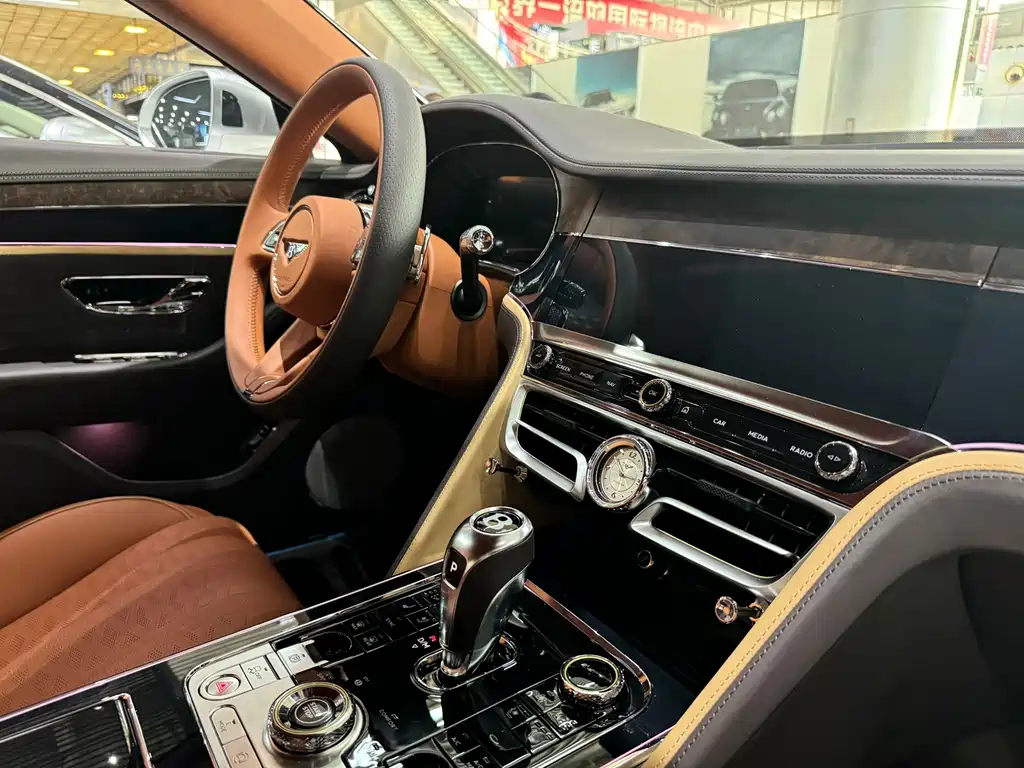 Bentley Flying Spur 2025 4.0T AT