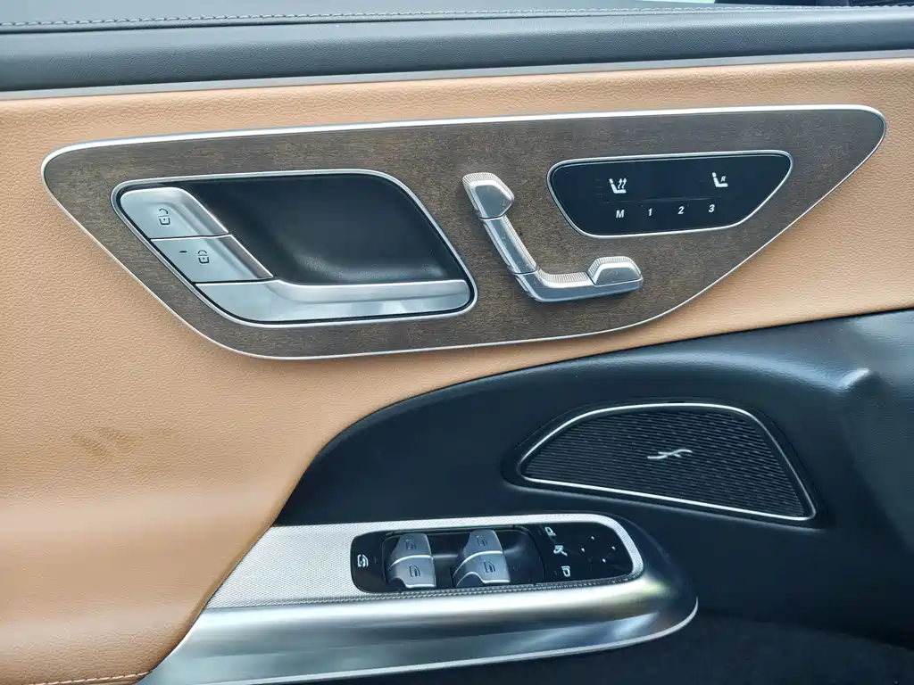 Mercedes-Benz E-Class — миниатюра 10