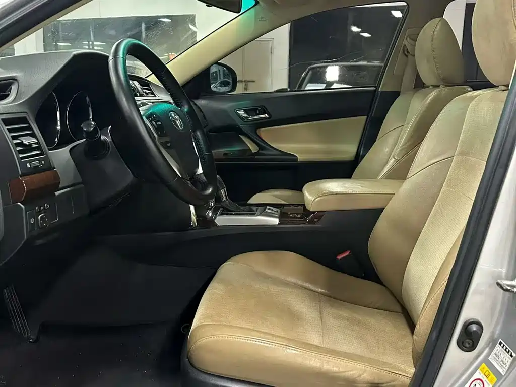 Toyota Reiz — миниатюра 3