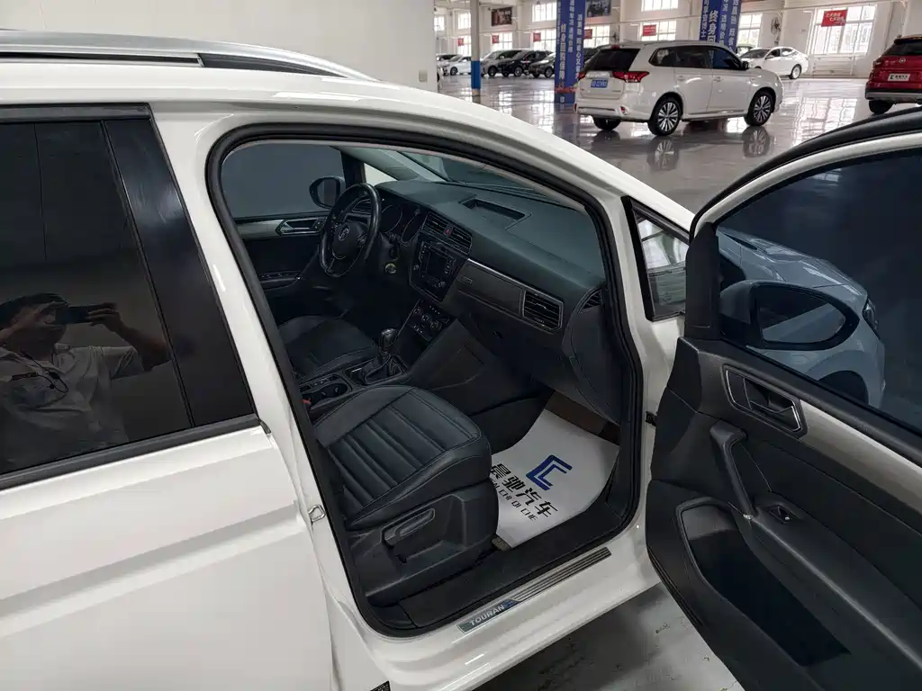 Volkswagen Touran — миниатюра 15