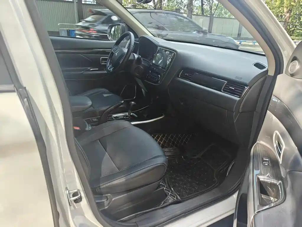 Mitsubishi Outlander — миниатюра 4