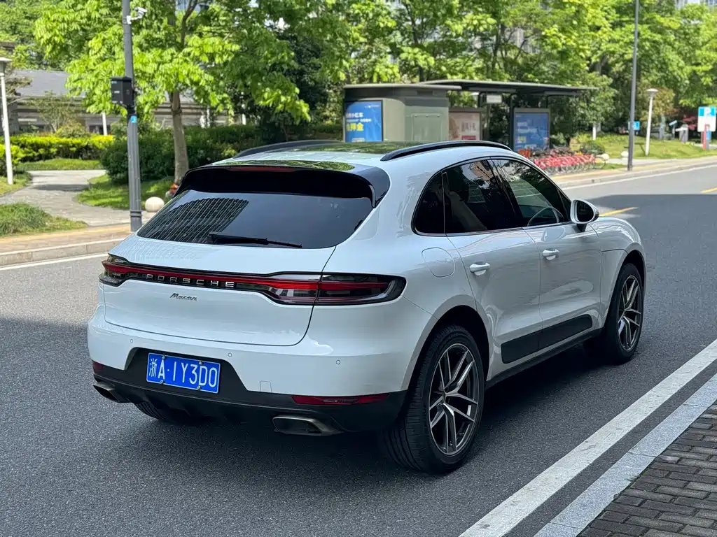 Porsche Macan — миниатюра 3