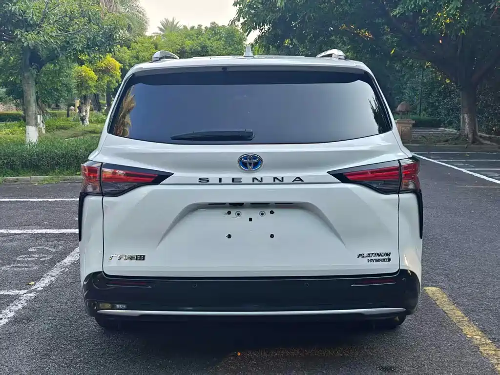 Toyota Sienna — миниатюра 8