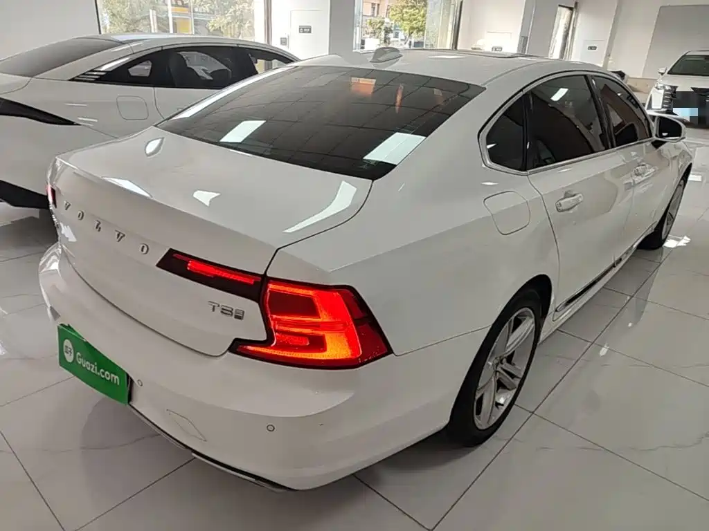 Volvo S90 — миниатюра 7