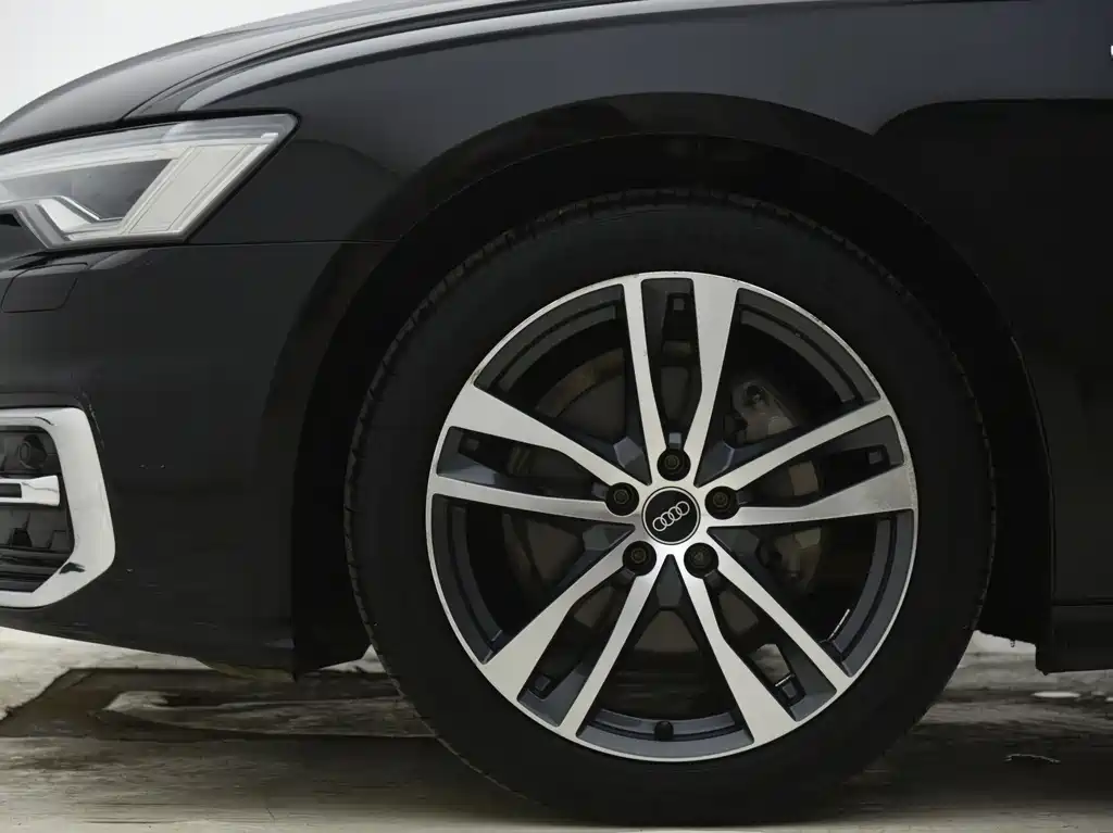 Audi A6L 2023 40 TFSI Luxury