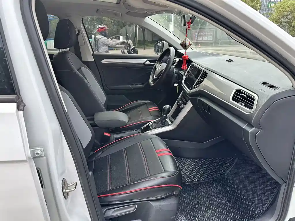 Volkswagen T-Roc — миниатюра 15