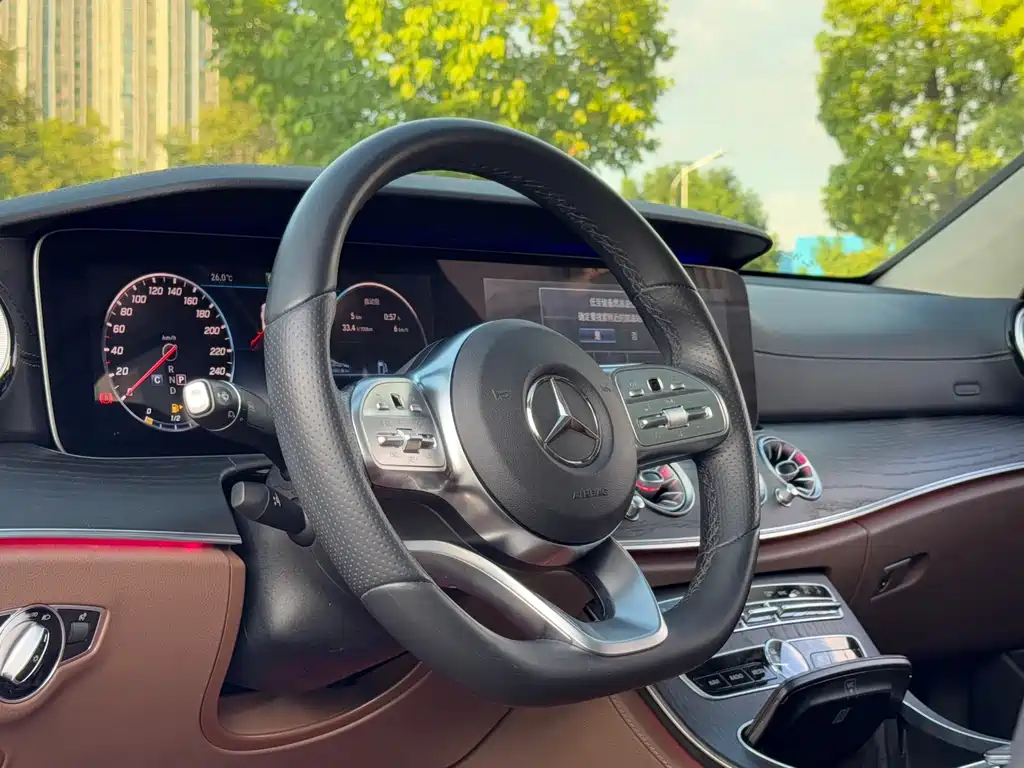 Mercedes-Benz E-Class — миниатюра 10