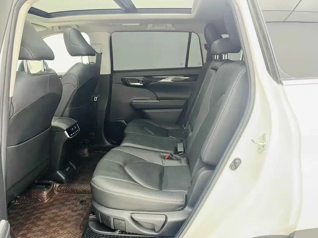 Toyota Highlander — миниатюра 9