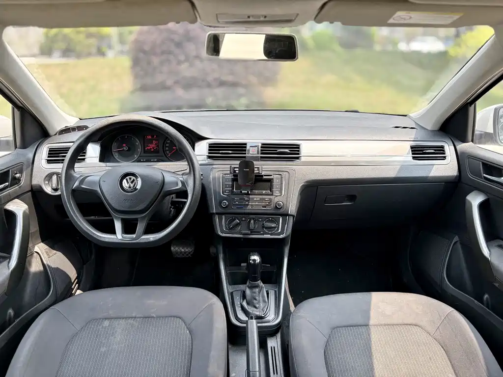 Volkswagen Santana — миниатюра 6