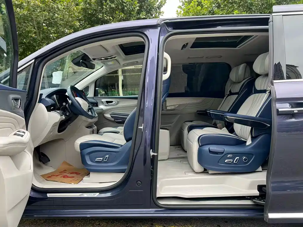 Roewe iMAX8 — миниатюра 4