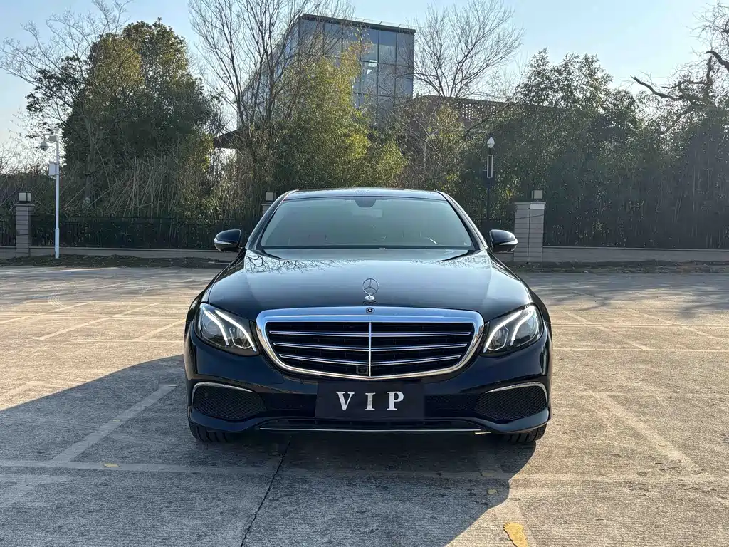 Mercedes-Benz E-Class — миниатюра 2