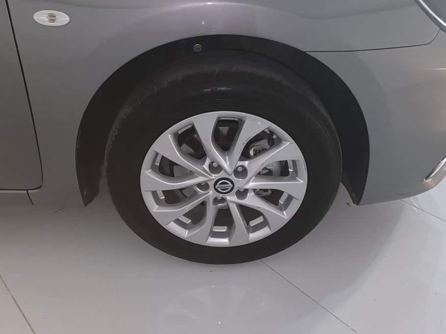 Nissan Sylphy 1.6 л 2022 г. Серебристо-серый, пробег 10300 км