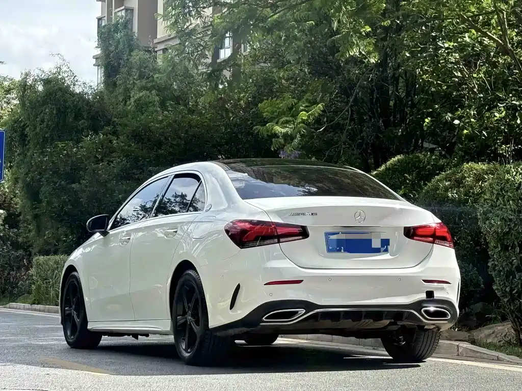 Mercedes-Benz A-Class A 2023 A 200 L Fashion