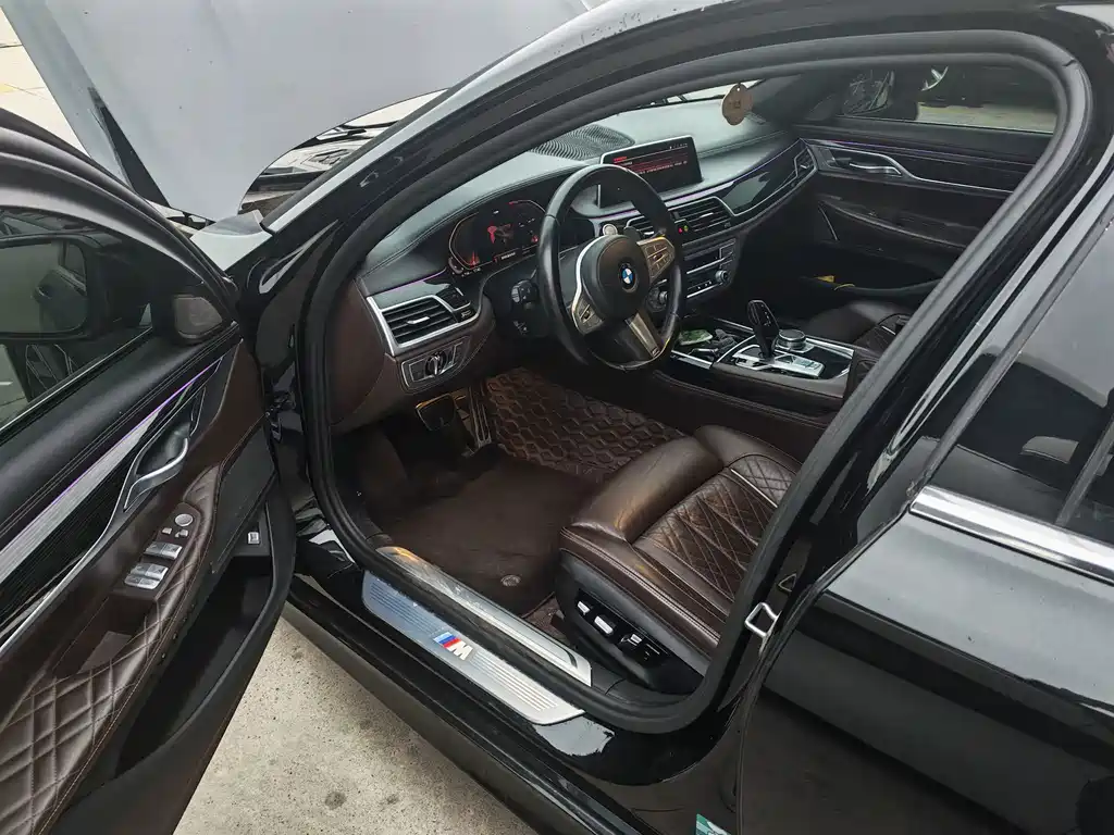 BMW 7 Series — миниатюра 4