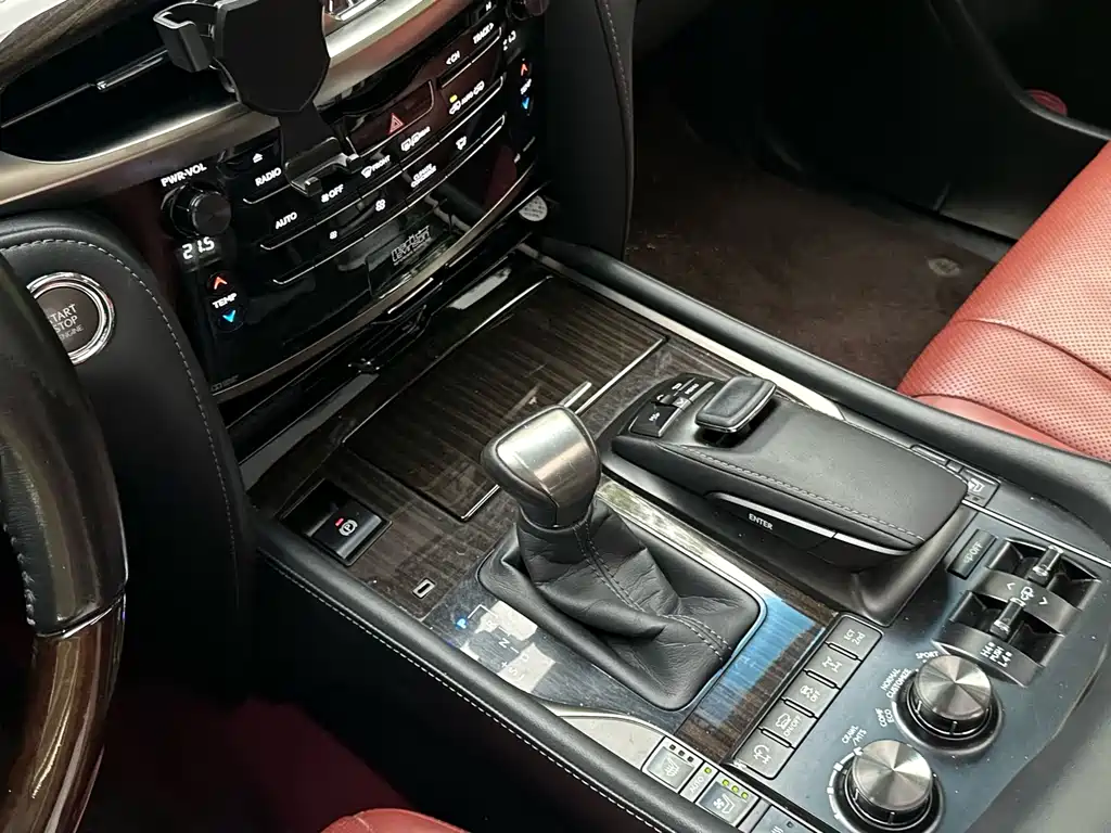 Lexus LX — миниатюра 8