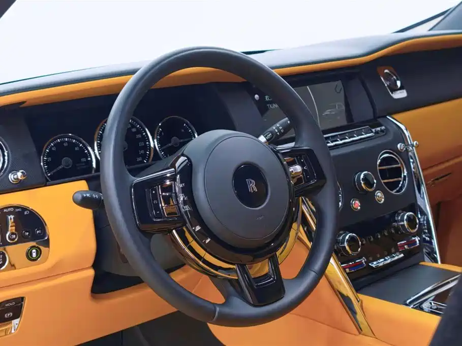 Rolls-Royce Cullinan 2024 мест