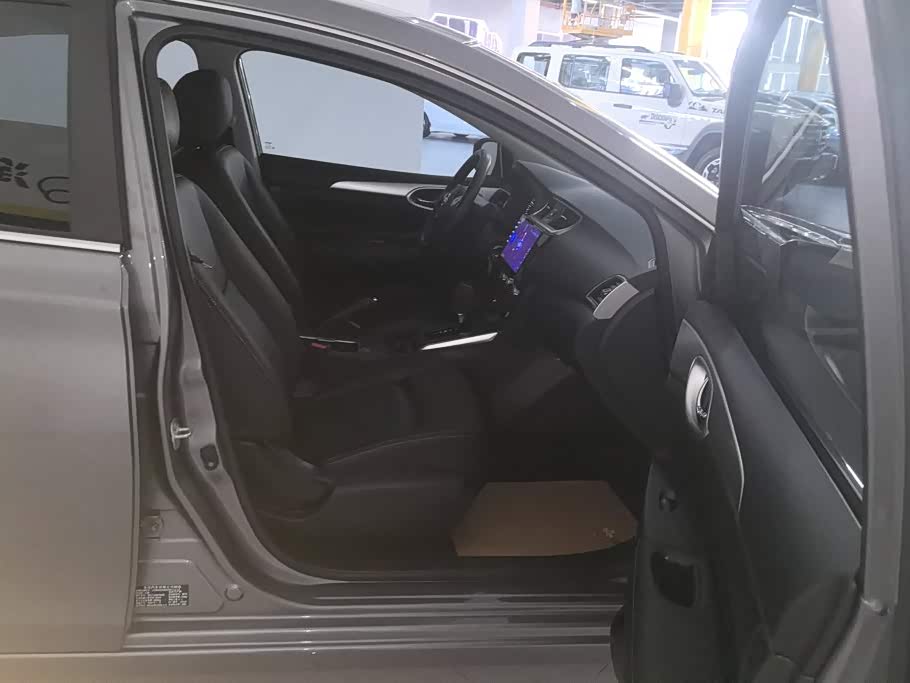 Nissan Sylphy 1.6 л 2022 г. Серебристо-серый, пробег 10300 км