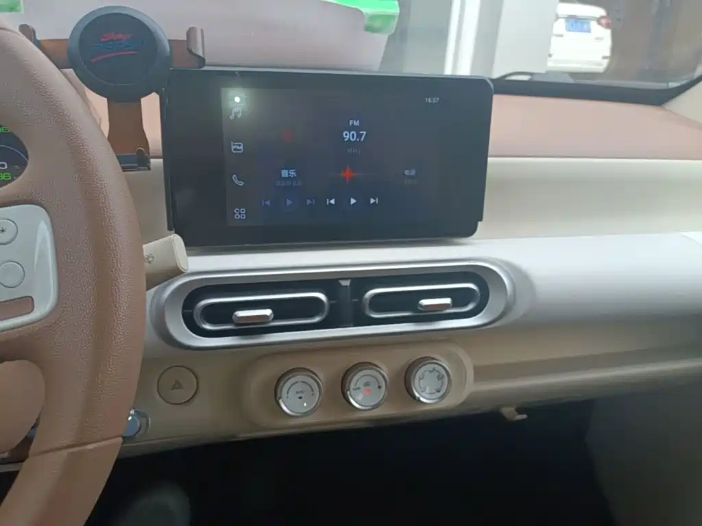 Wuling MINIEV — миниатюра 13
