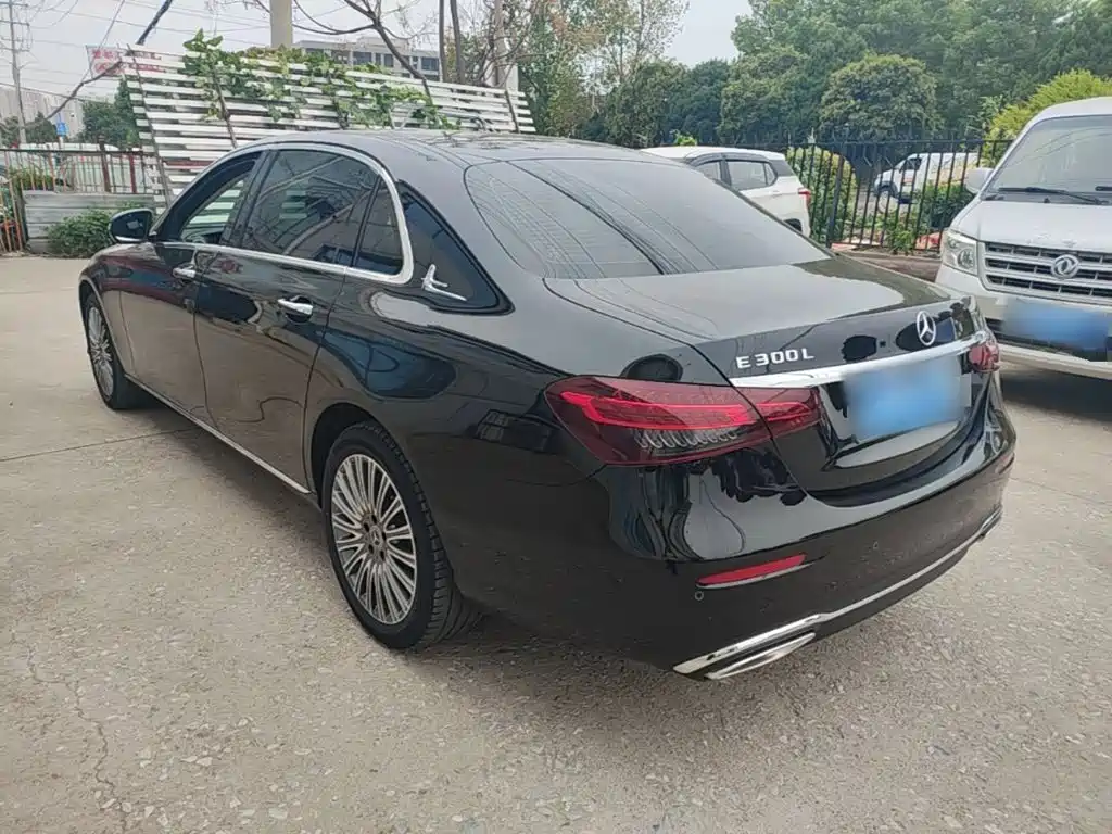 Mercedes-Benz E-Class — миниатюра 5