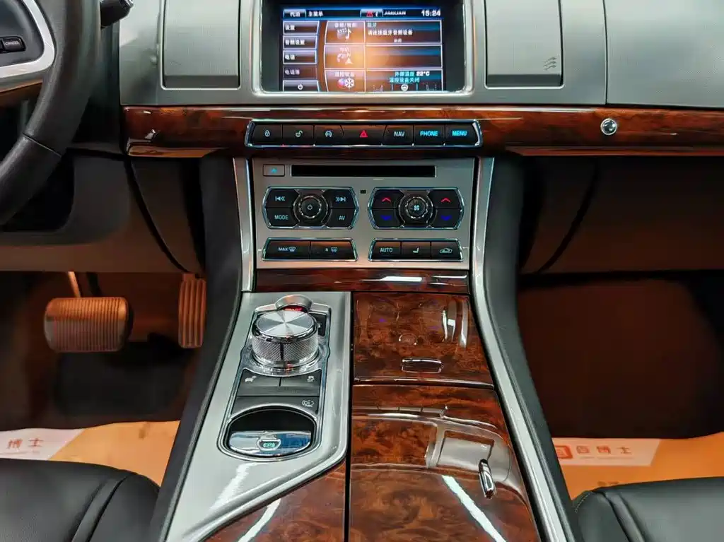 Jaguar XF — миниатюра 12