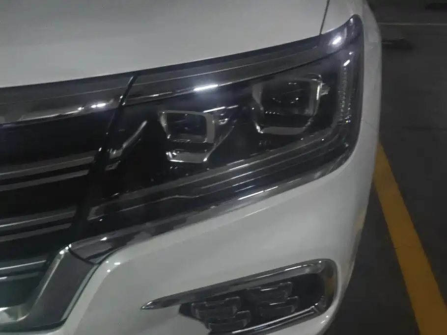 Roewe RX8 — миниатюра 5