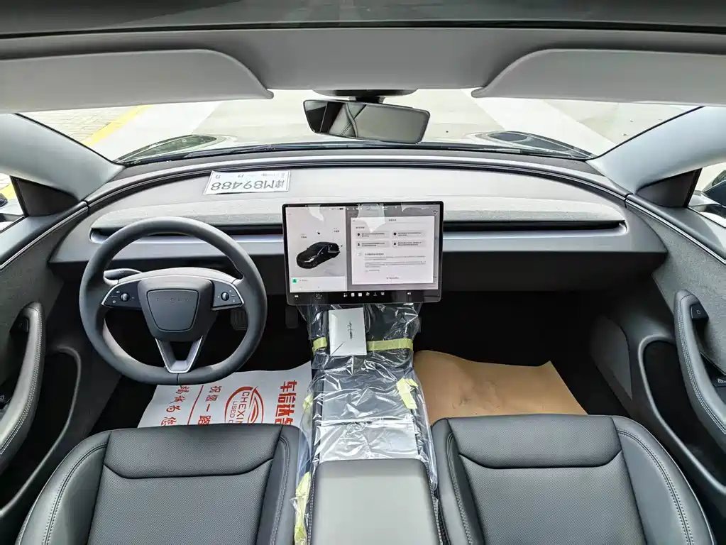 Tesla Model 3 — миниатюра 5