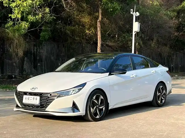HYUNDAI ELANTRA