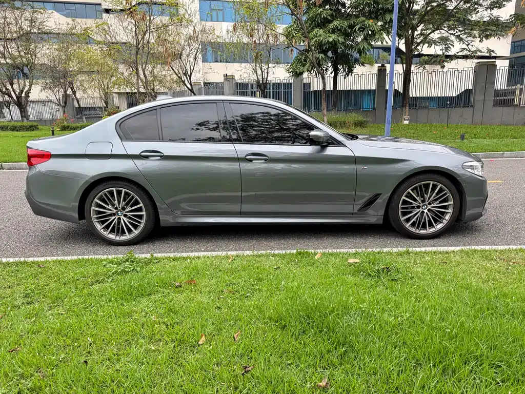 BMW 5 Series (Import) — миниатюра 22