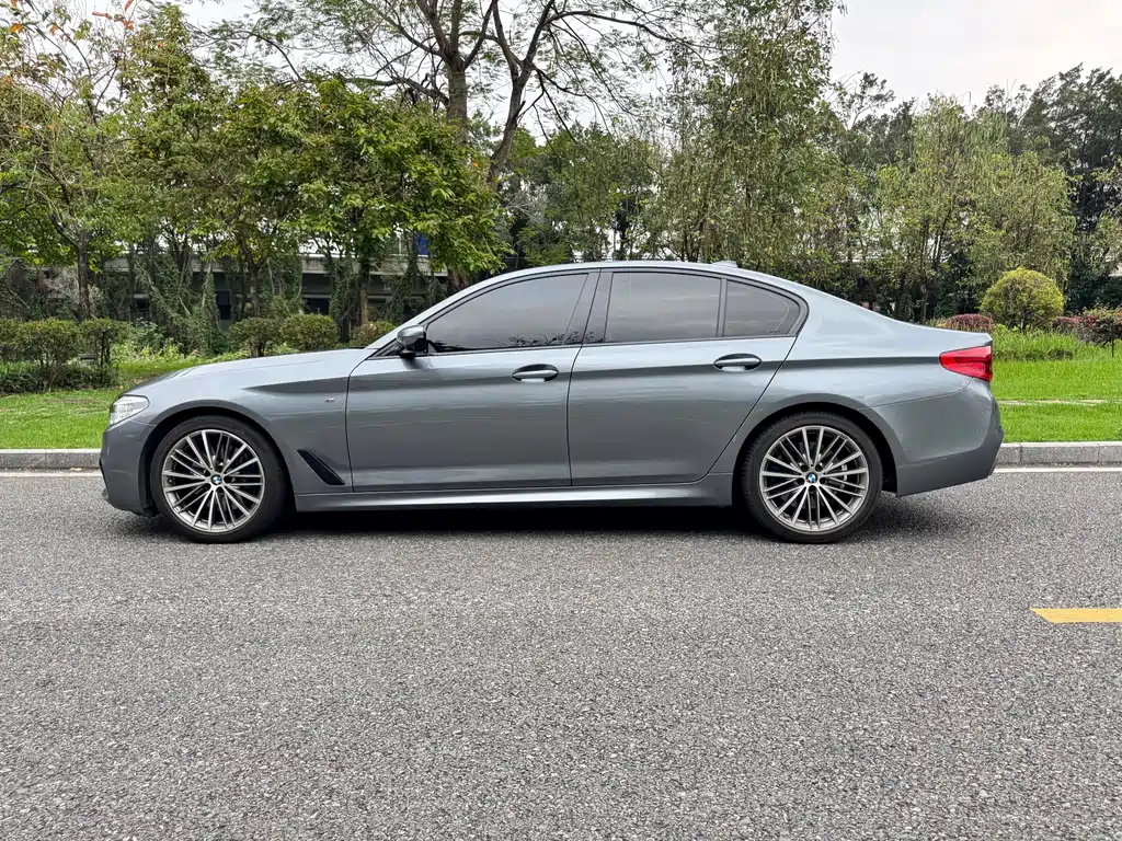 BMW 5 Series (Import) — миниатюра 23