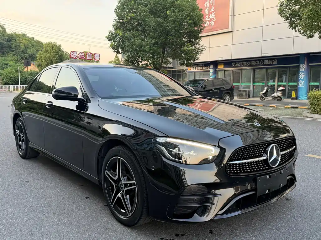 Mercedes-Benz E-Class (Import) — миниатюра 3