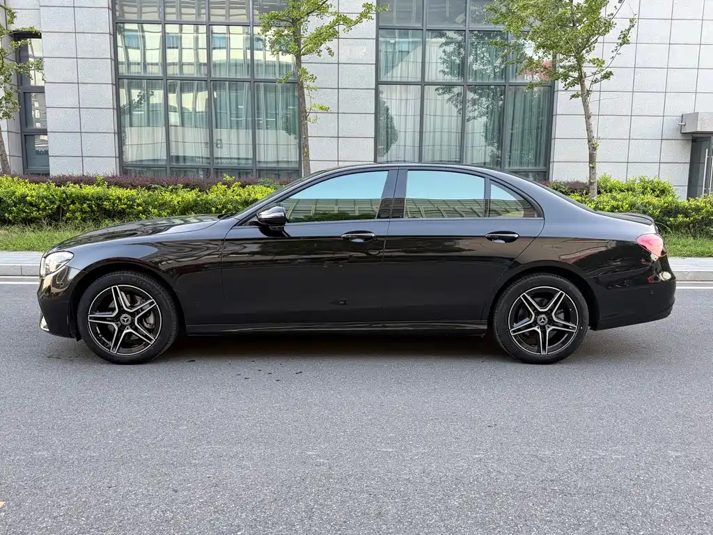 Mercedes-Benz E-Class (Import) — миниатюра 15