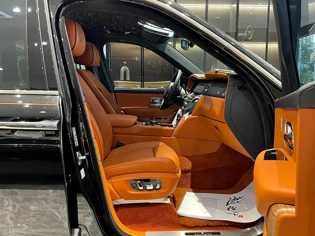 Rolls-Royce Cullinan 2024 мест