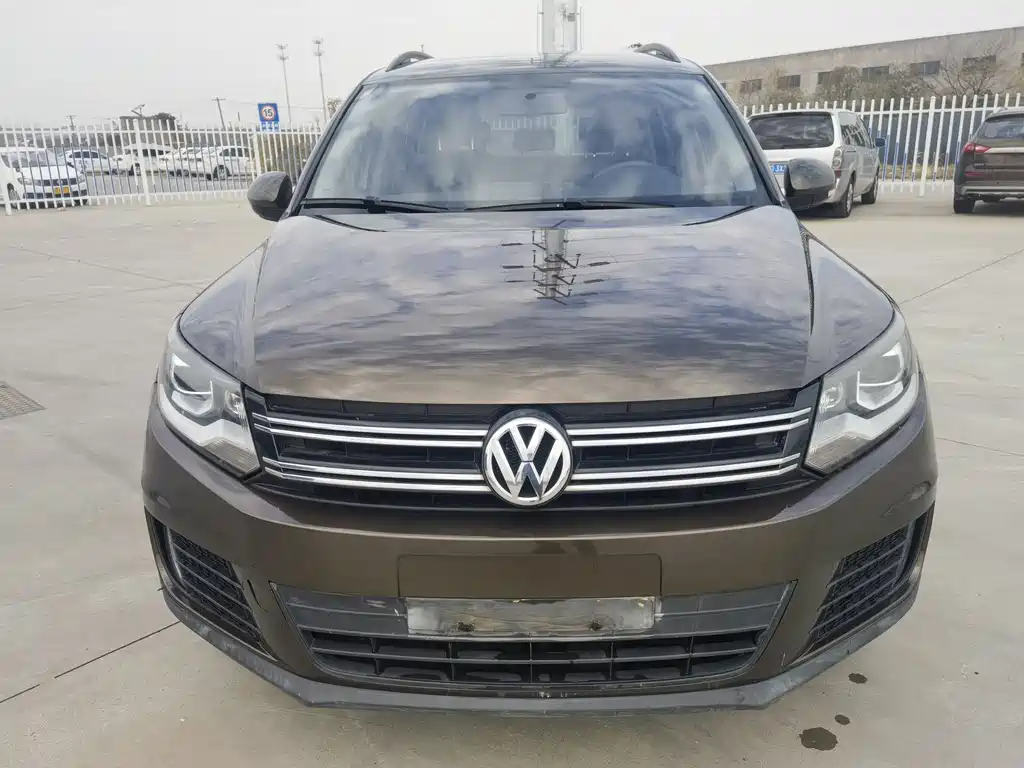 VOLKSWAGEN TIGUAN