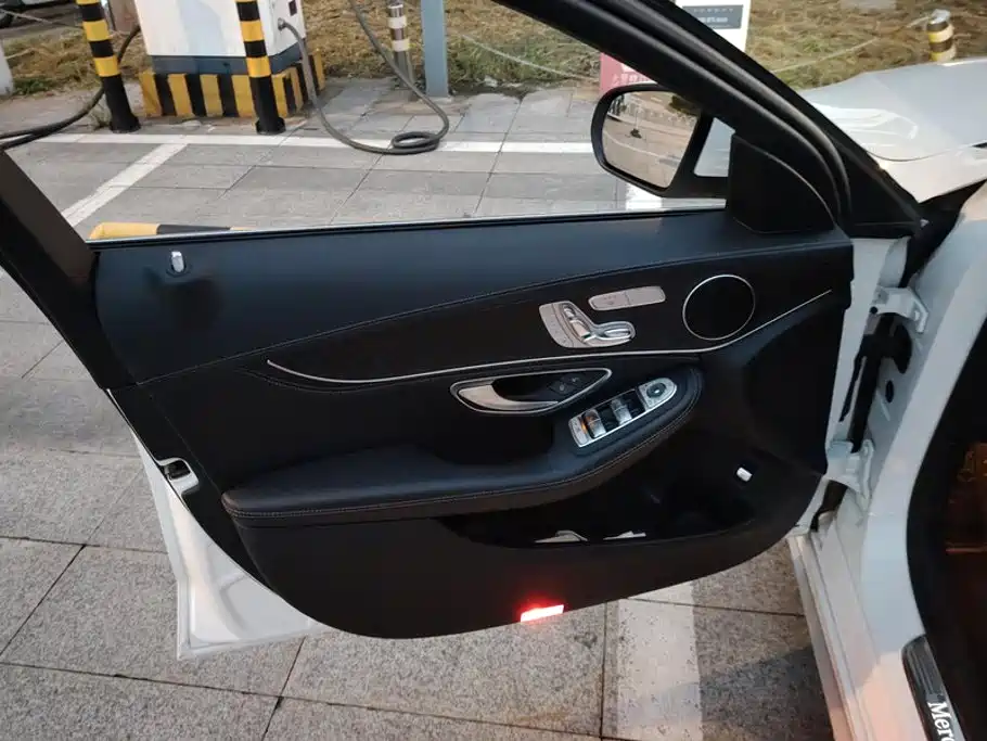 Mercedes-Benz C-Class — миниатюра 7