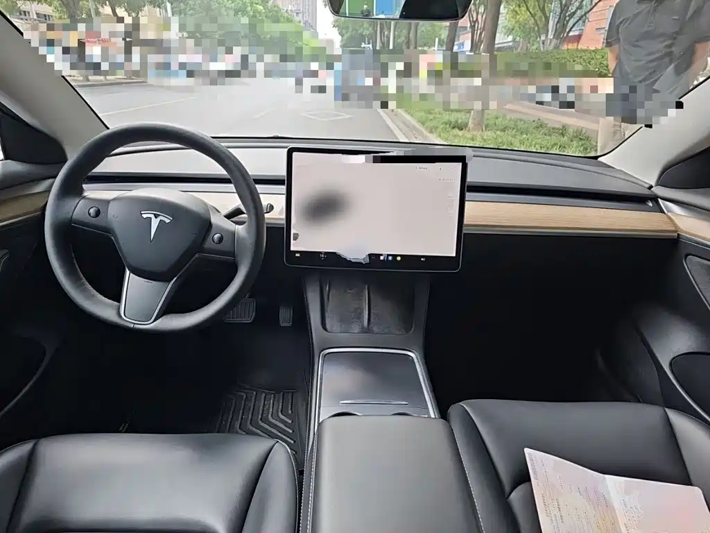 Tesla Model 3 — миниатюра 5