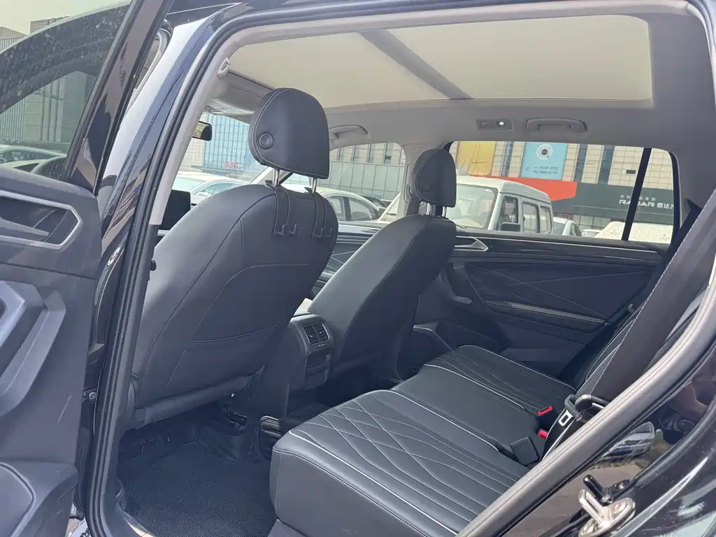 Volkswagen Tiguan L L 2024 300TSI AT