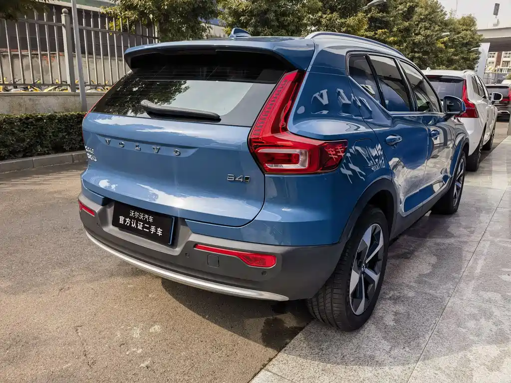 VOLVO XC40
