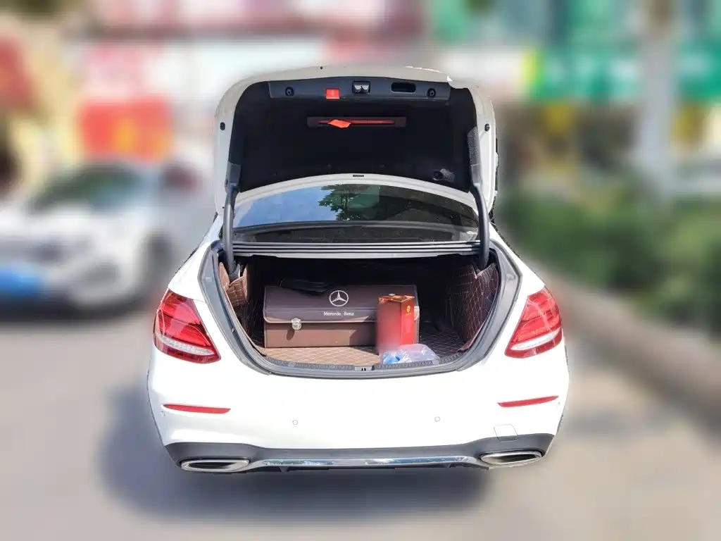 Mercedes-Benz E-Class — миниатюра 20