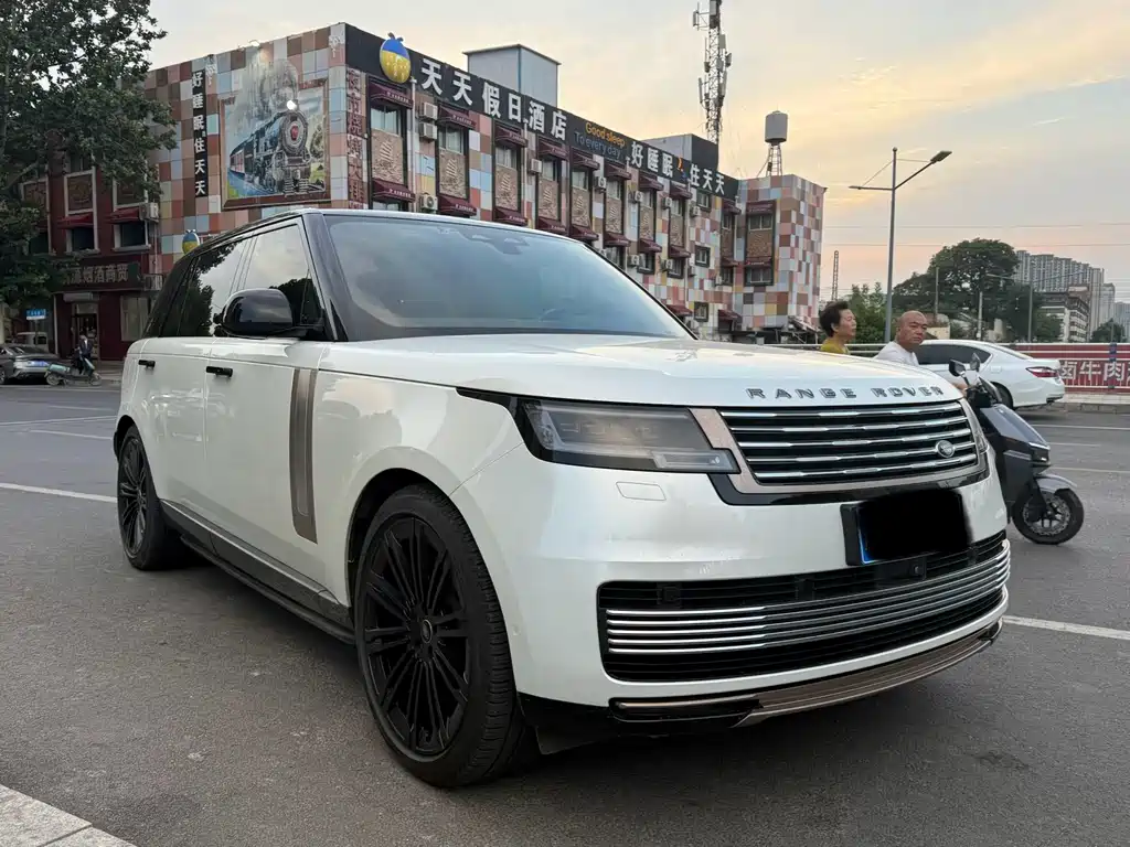 Land Rover Range Rover 2023 3.0 L6 400PS мест Long Wheelbase