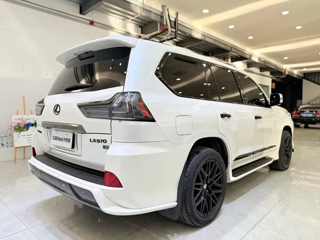 Lexus LX — миниатюра 6