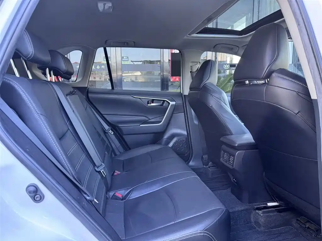 Toyota Wildlander 2021 2.0L CVT Luxury