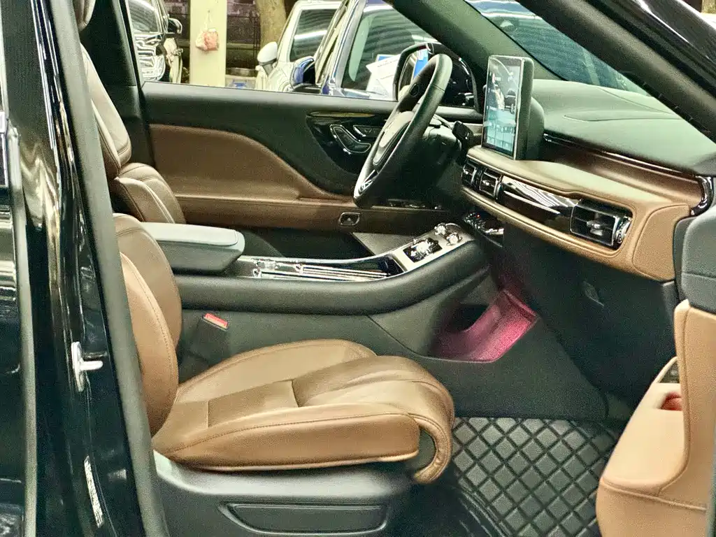 Lincoln Aviator — миниатюра 8