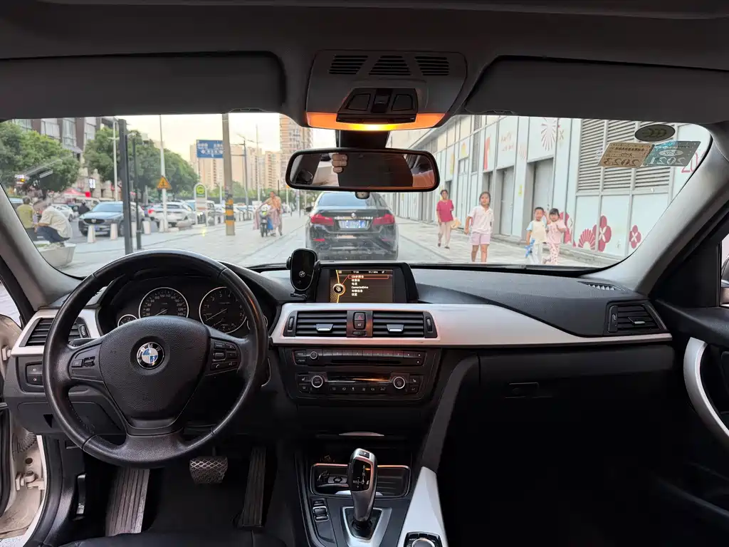 BMW 3 Series — миниатюра 6