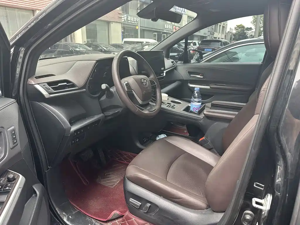Toyota Granvia 2024 2.5L Luxury PLUS