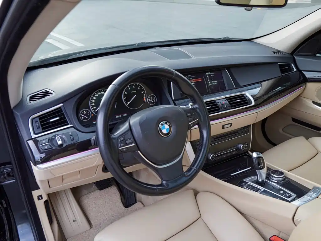 BMW 5 Series GT 535i Leading Type, фото 13