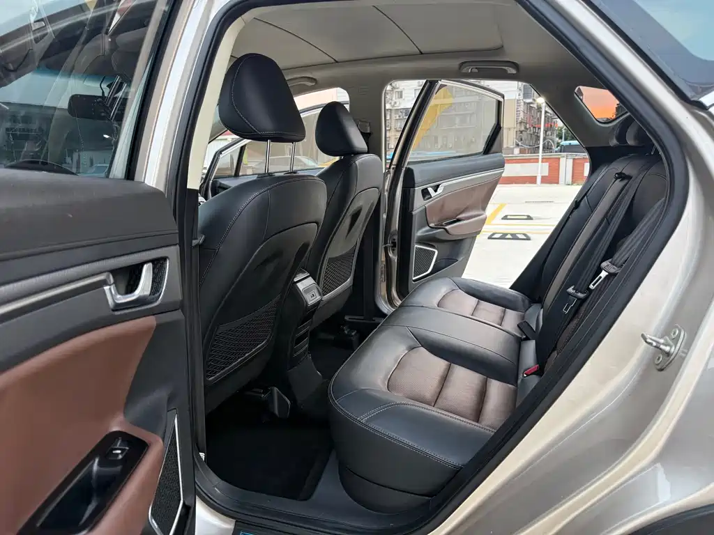 Geely Emgrand GS — миниатюра 8