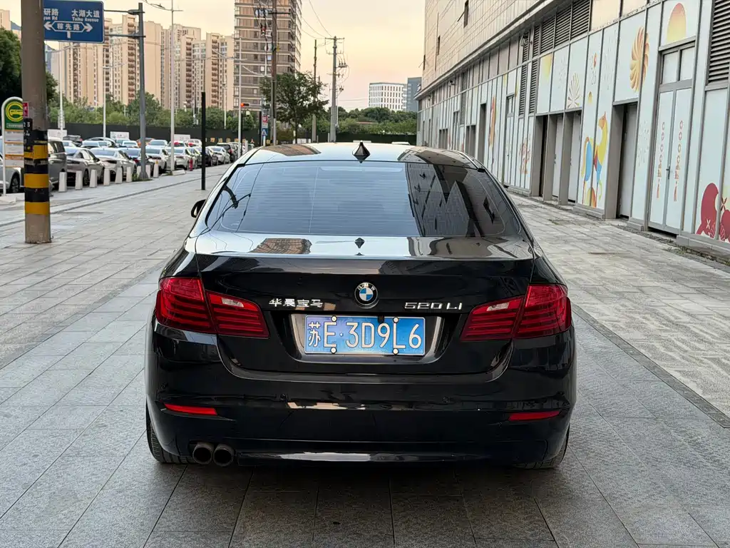BMW 5 Series — миниатюра 8